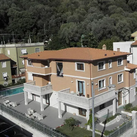 Apartmanhotel Ancora 4*